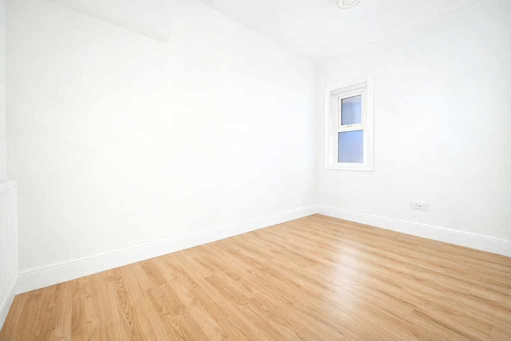 Studio to rentHigh Road, Southampton SO16 photo 3