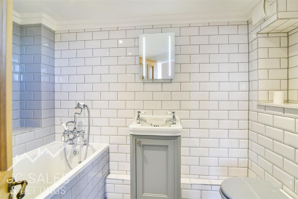 Additional image 15 of 2 bed flat to rentRiber Castle, Riber Road, Riber, Matlock DE4