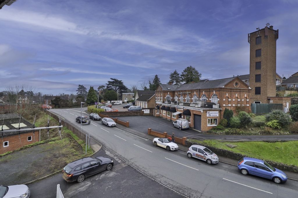 Additional image 10 of 2 bed flat to rentFlat 4, 2nd Floor Flat, Express Buildings, 2A Howsell Road, Malvern WR14