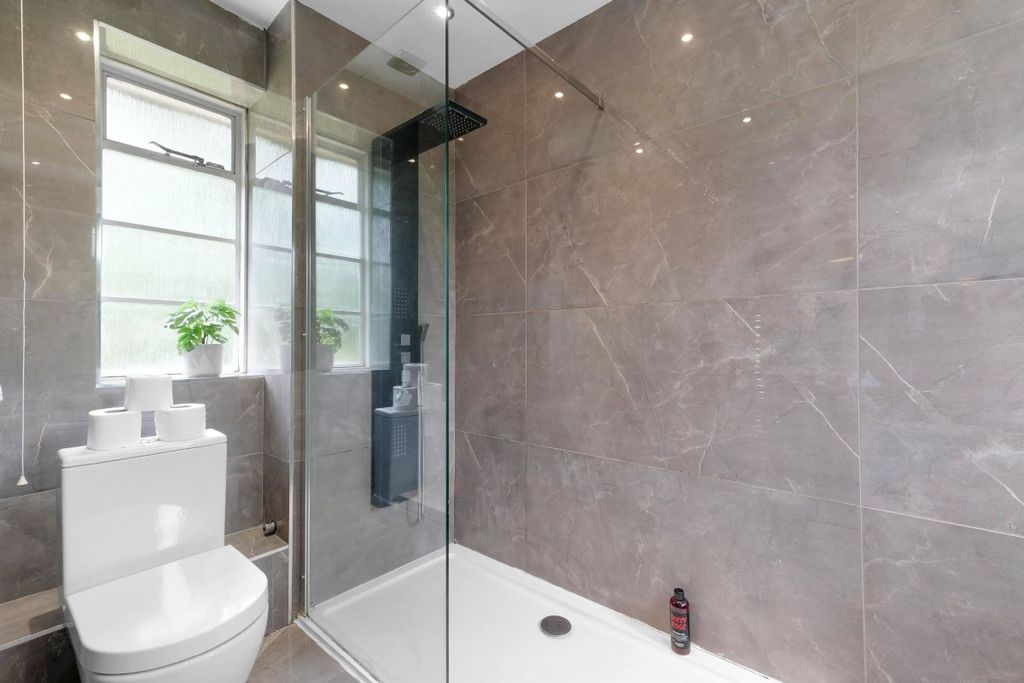 Additional image 10 of 5 bed detached house to rentMarlow Hill, High Wycombe HP11