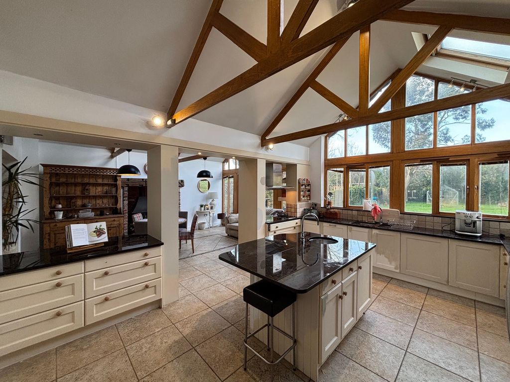 Additional image 3 of 4 bed semi-detached house to rentFerne Dene, Sheffield S21