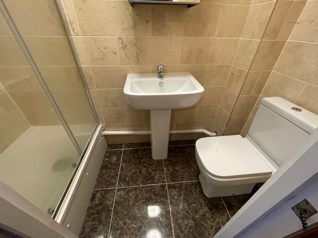 Additional image 4 of Room to rentStockwood Crescent, Luton LU1
