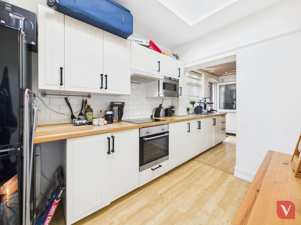 Additional image 33 of 5 bed property to rentCompton Avenue, Luton LU4