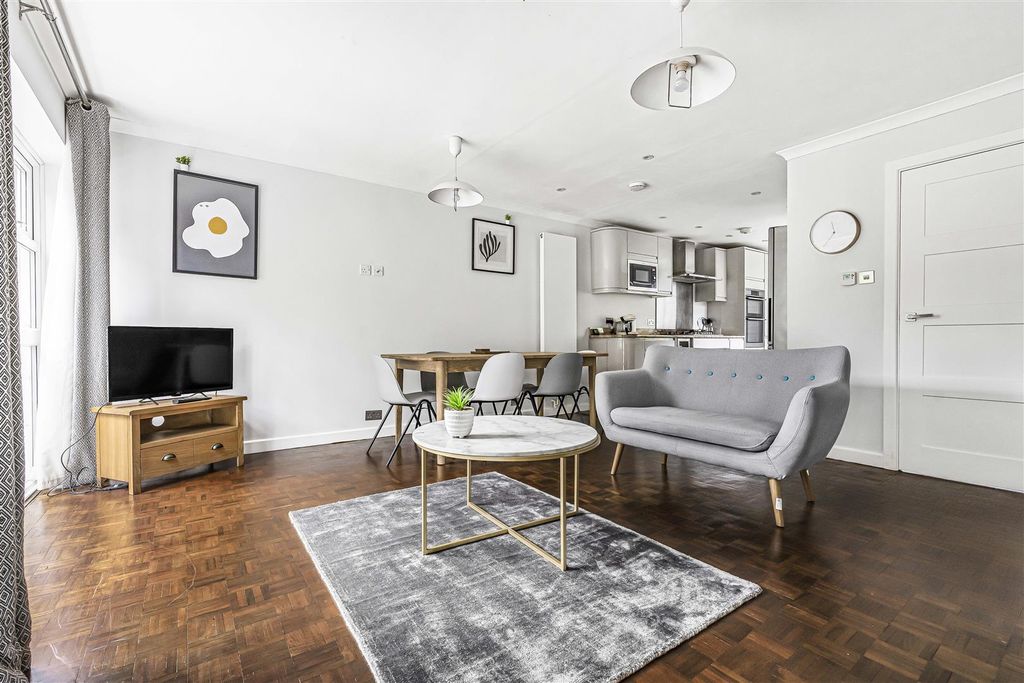Additional image 4 of 4 bed town house to rentSt. Marks Court, Cambridge CB3