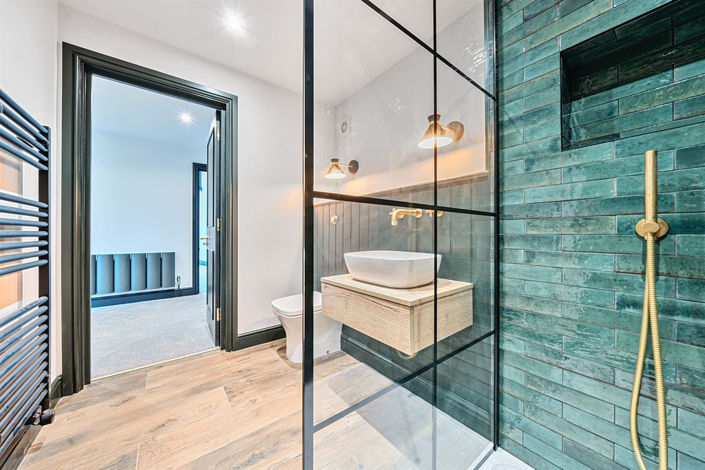 Additional image 6 of 2 bed penthouse to rentGladstone Road, Chippenham SN15
