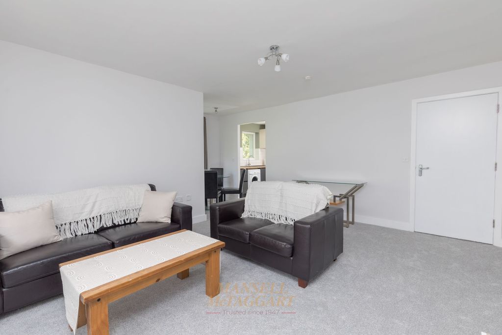 2 bed flat to rentThree Bridges Road, Elmcroft Court RH10 photo 5