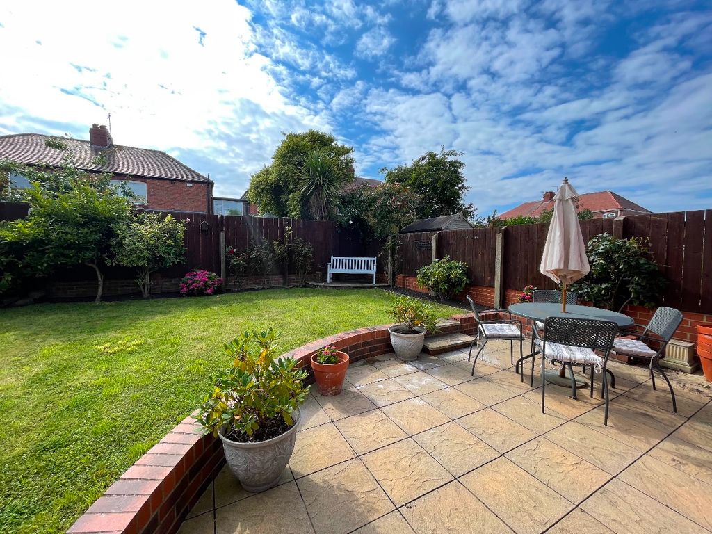 3 bed semi-detached house to rentThe Broadway, Tynemouth NE30