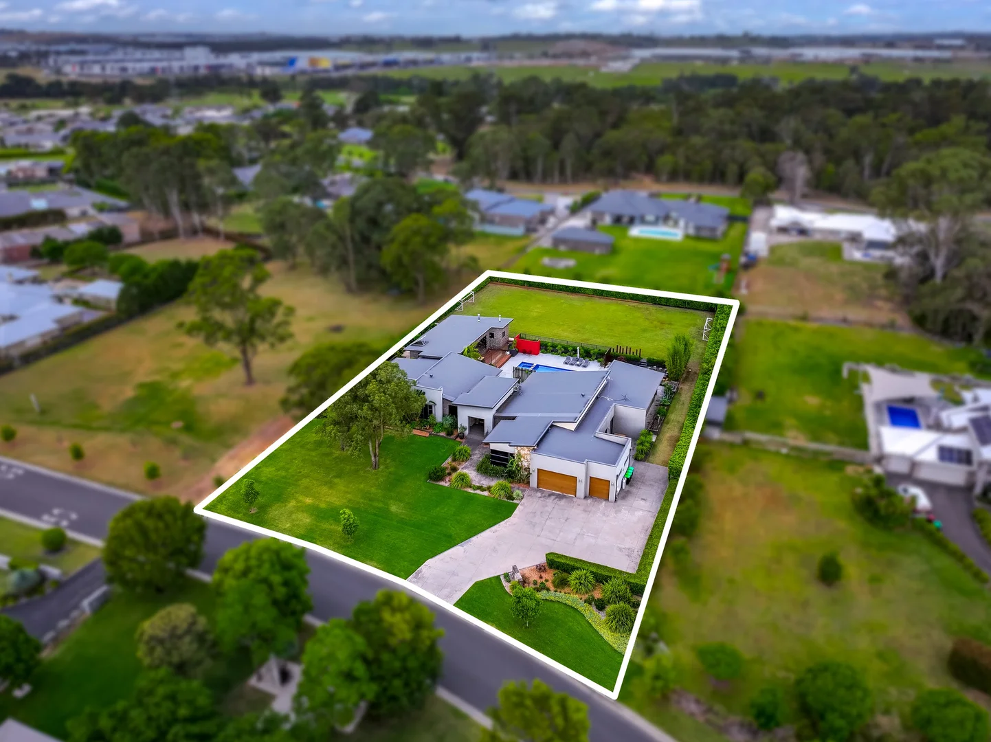 Additional image 26 of 21 Twin Creeks Drive, Luddenham NSW 2745