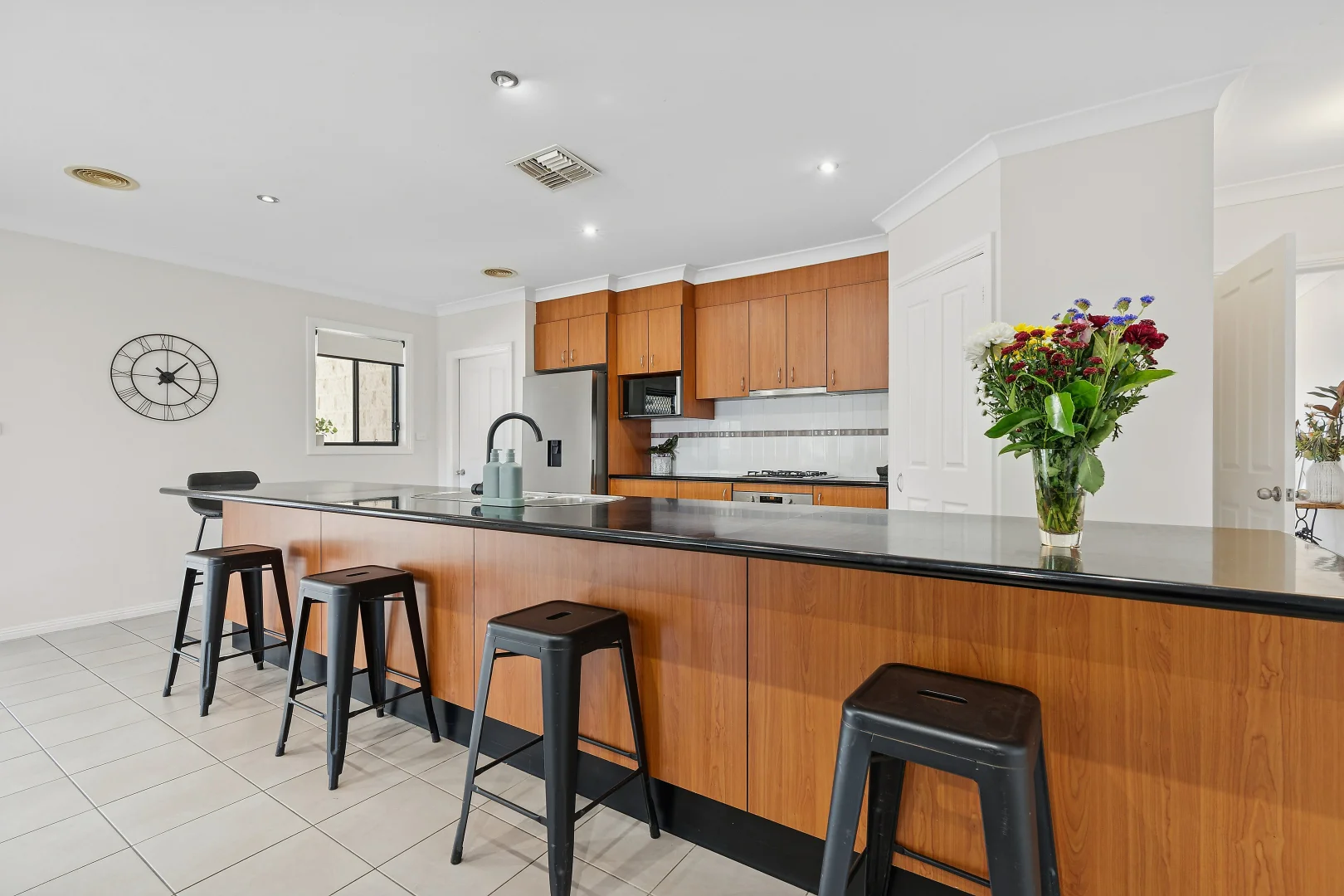 Additional image 3 of 16 Karawatha Drive, Narrandera NSW 2700