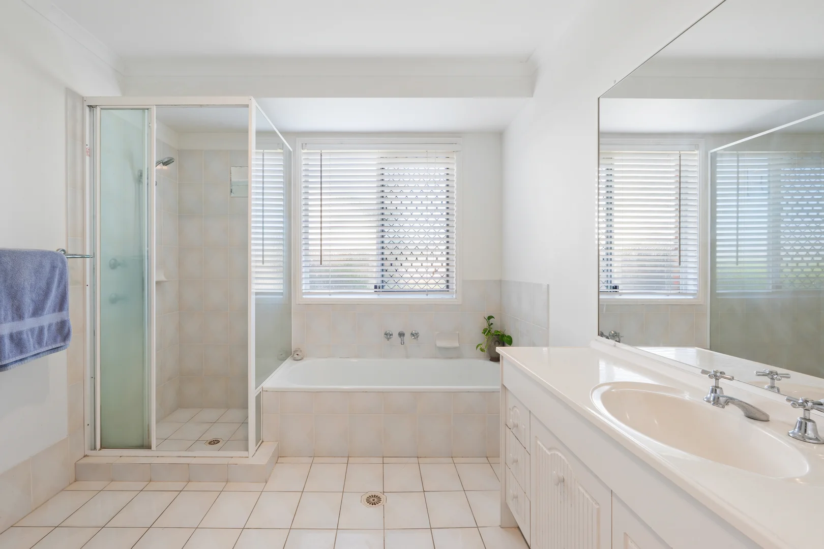 Additional image 13 of 38 Beaconsfield Drive, Burleigh Waters QLD 4220