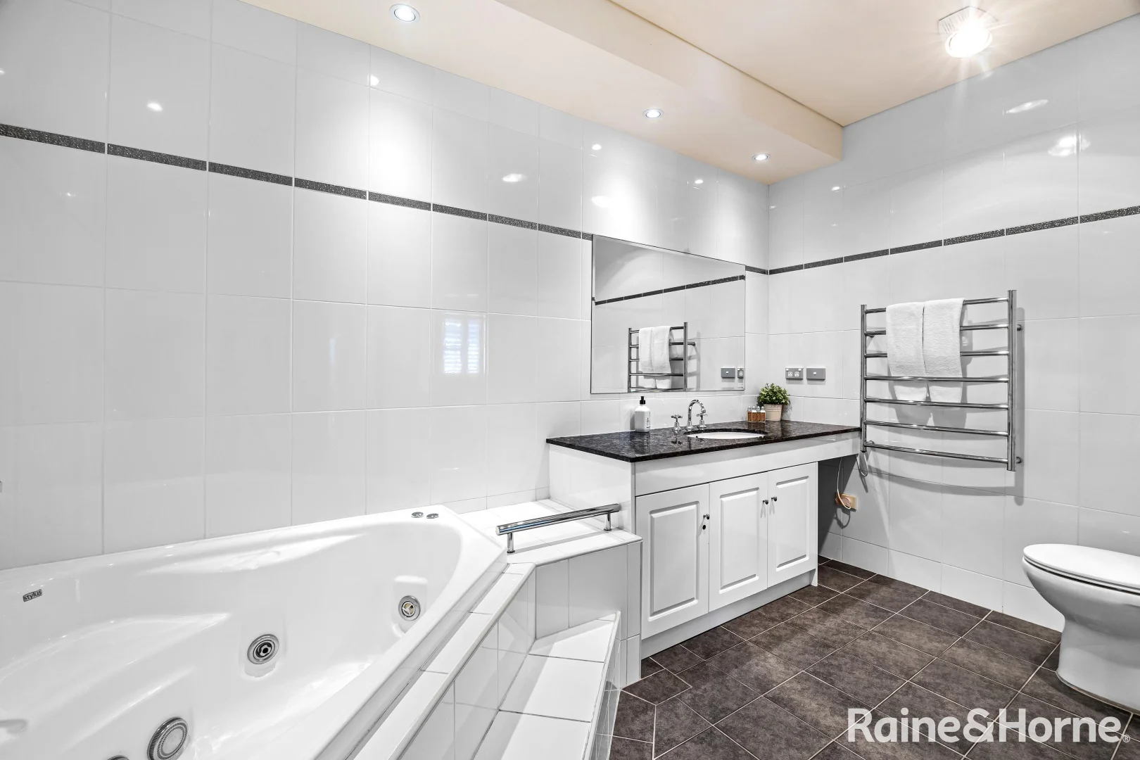 Additional image 25 of 57 Mitchell Parade, Mollymook Beach NSW 2539