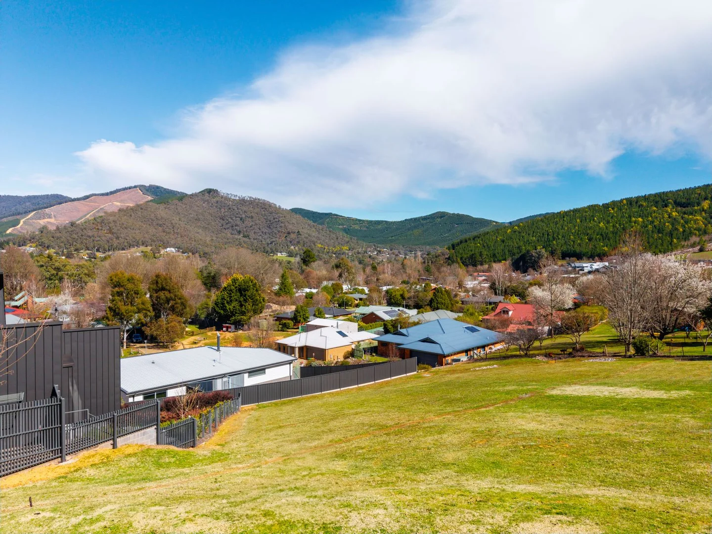 Additional image 2 of 13 Blue Hills Rise, Bright VIC 3741