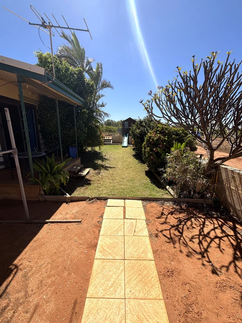 Additional image 44 of 563 & 561 Robinson Street, Carnarvon WA 6701