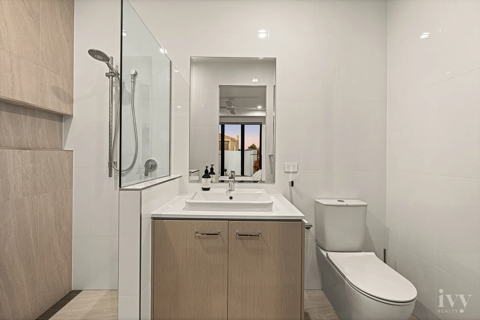 Additional image 16 of 10 Queen Guineveres Place, Sovereign Islands QLD 4216