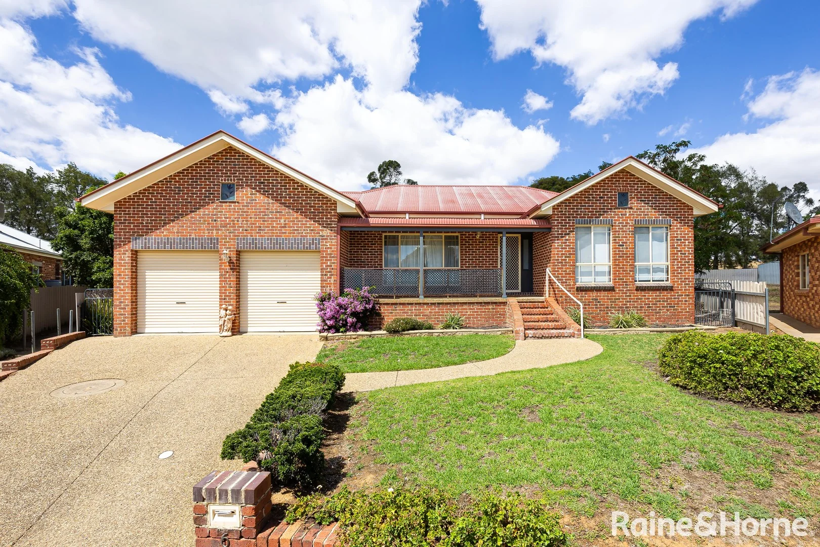 6 Minya Place, Glenfield Park NSW 2650
