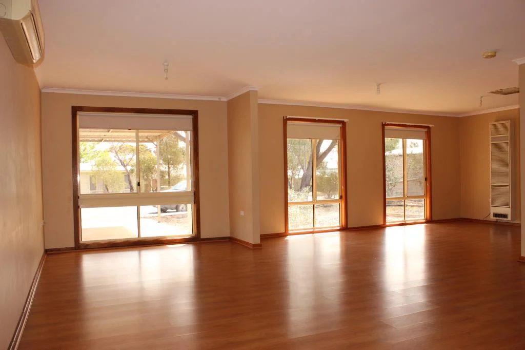 Additional image 4 of 28 Bopeechee Street, Roxby Downs SA 5725