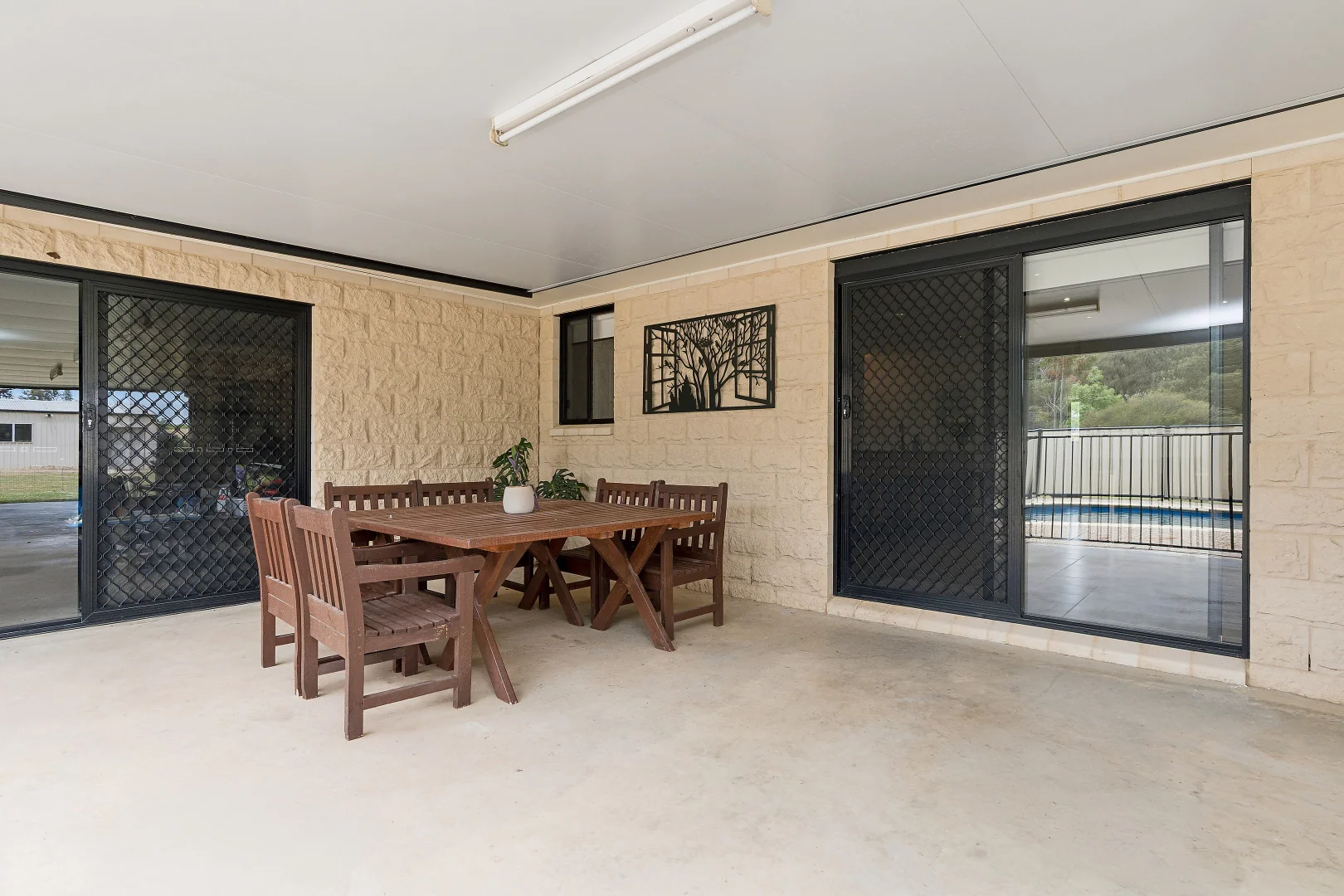 Additional image 18 of 16 Karawatha Drive, Narrandera NSW 2700