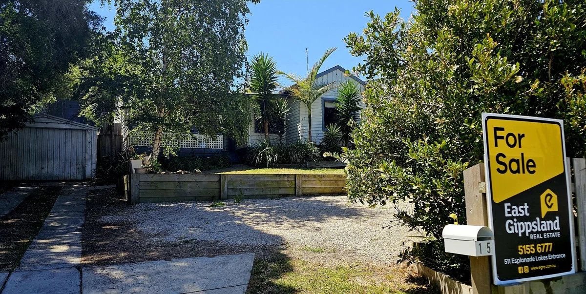 15 Daniel Street, Lakes Entrance VIC 3909