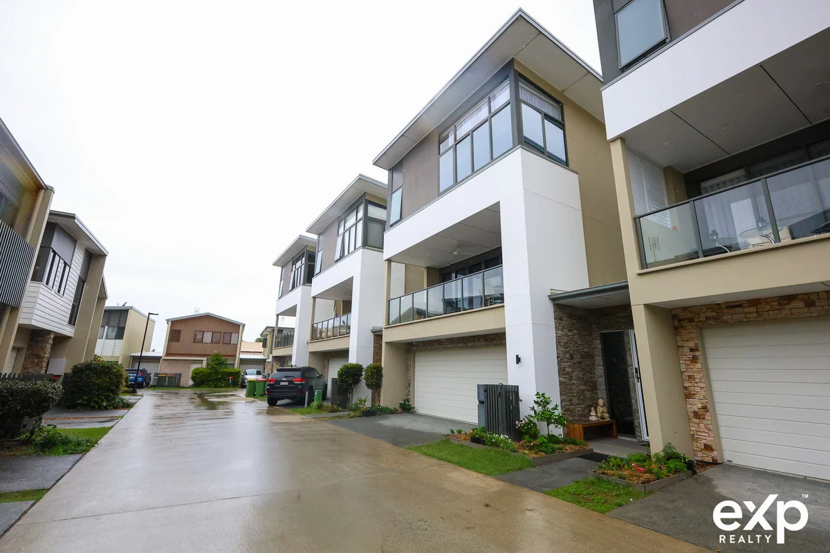 22/1 Lyra Avenue, Hope Island QLD 4212