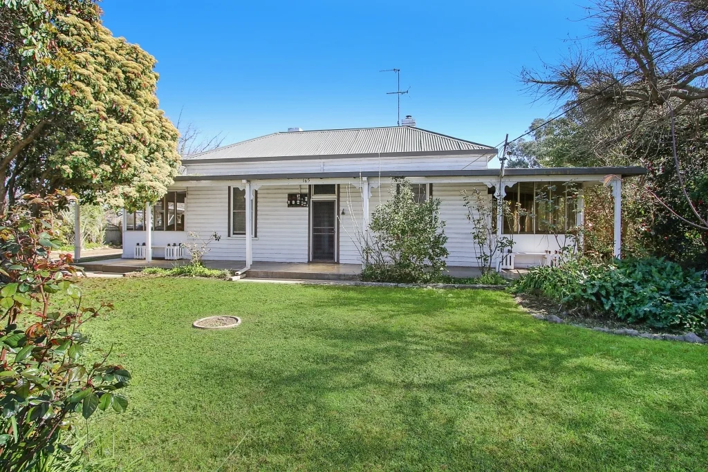 165 Albury Street, Holbrook NSW 2644