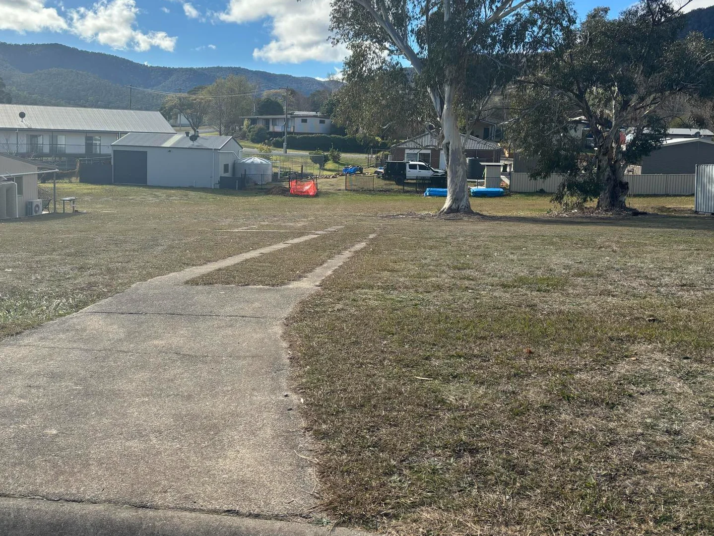 8 Cross Avenue, Dartmouth VIC 3701