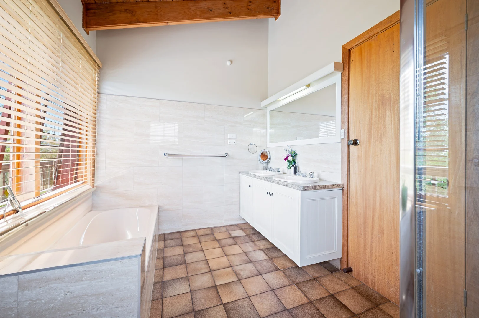 Additional image 15 of 16 Lake Terrace West, Mount Gambier SA 5290