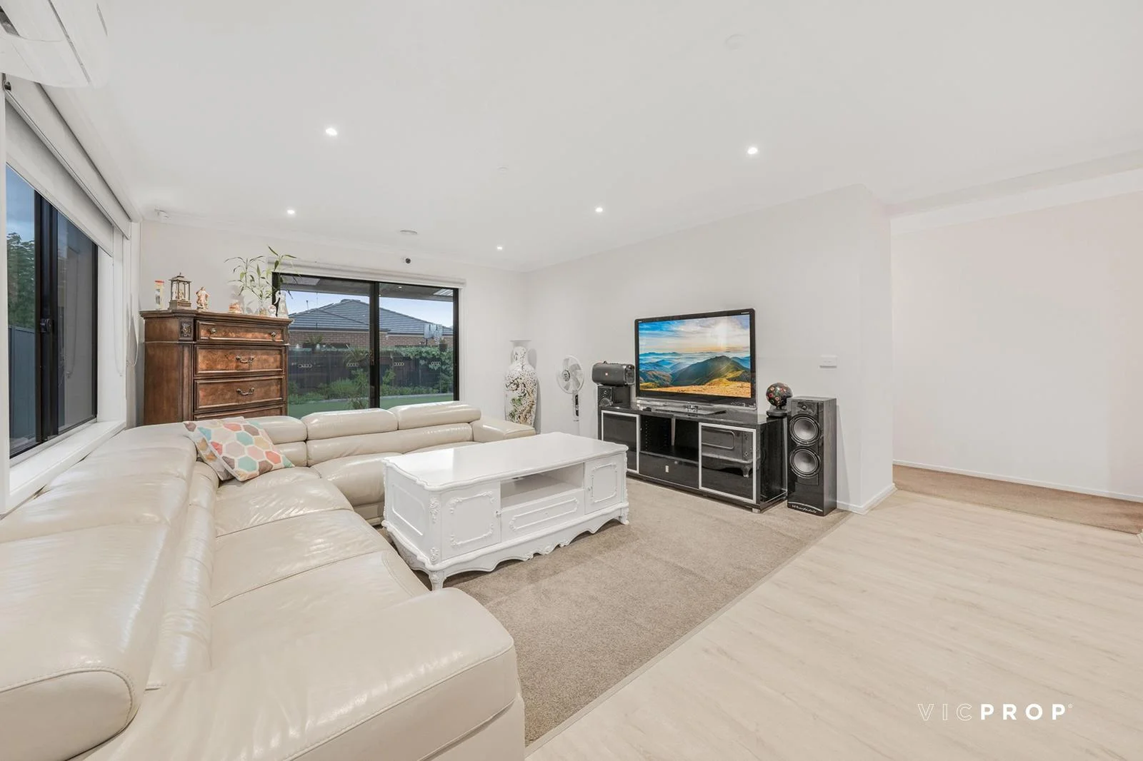 Additional image 3 of 100 City Vista Court, Fraser Rise VIC 3336