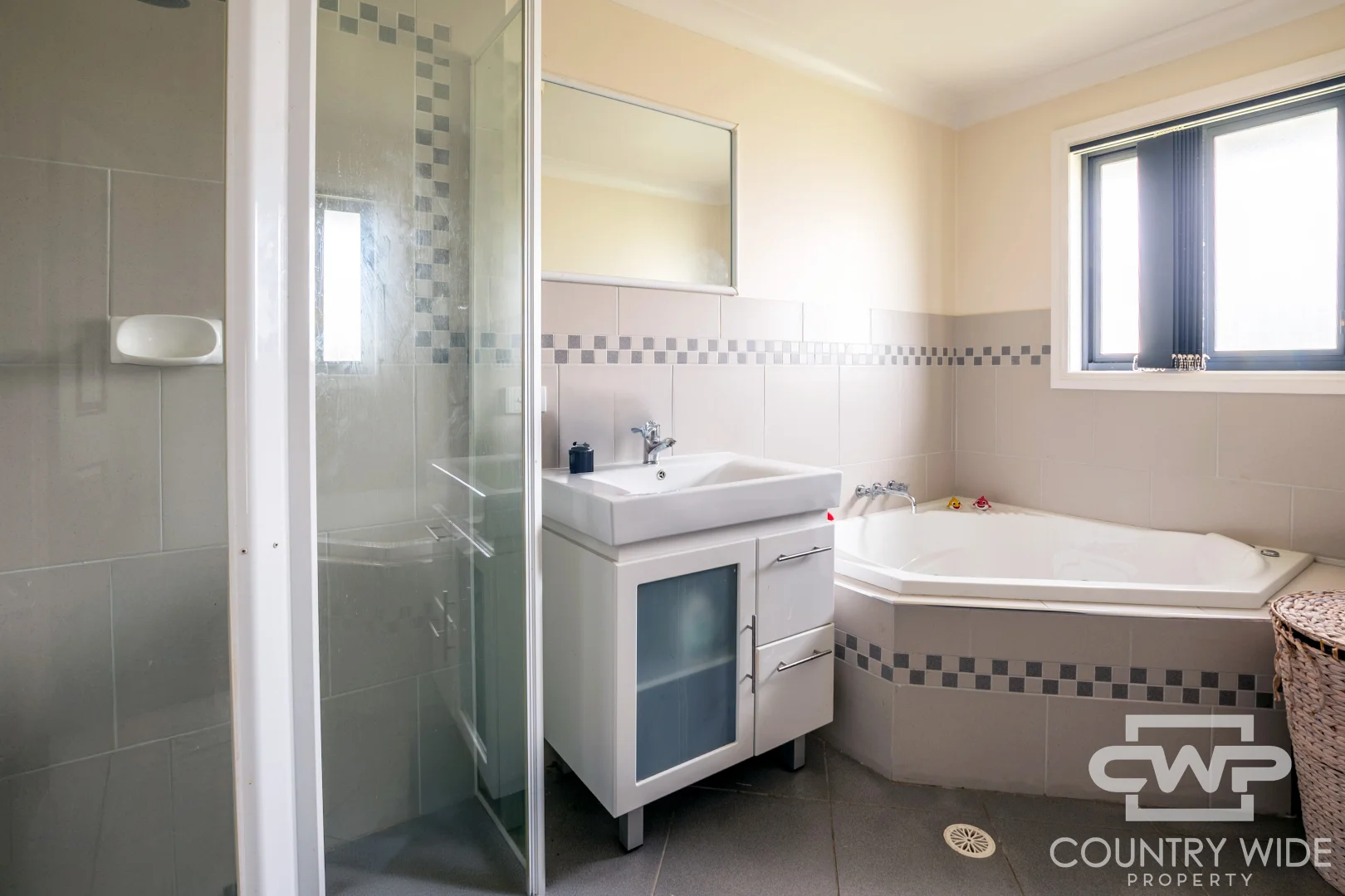 Additional image 10 of 423 Grey Street, Glen Innes NSW 2370