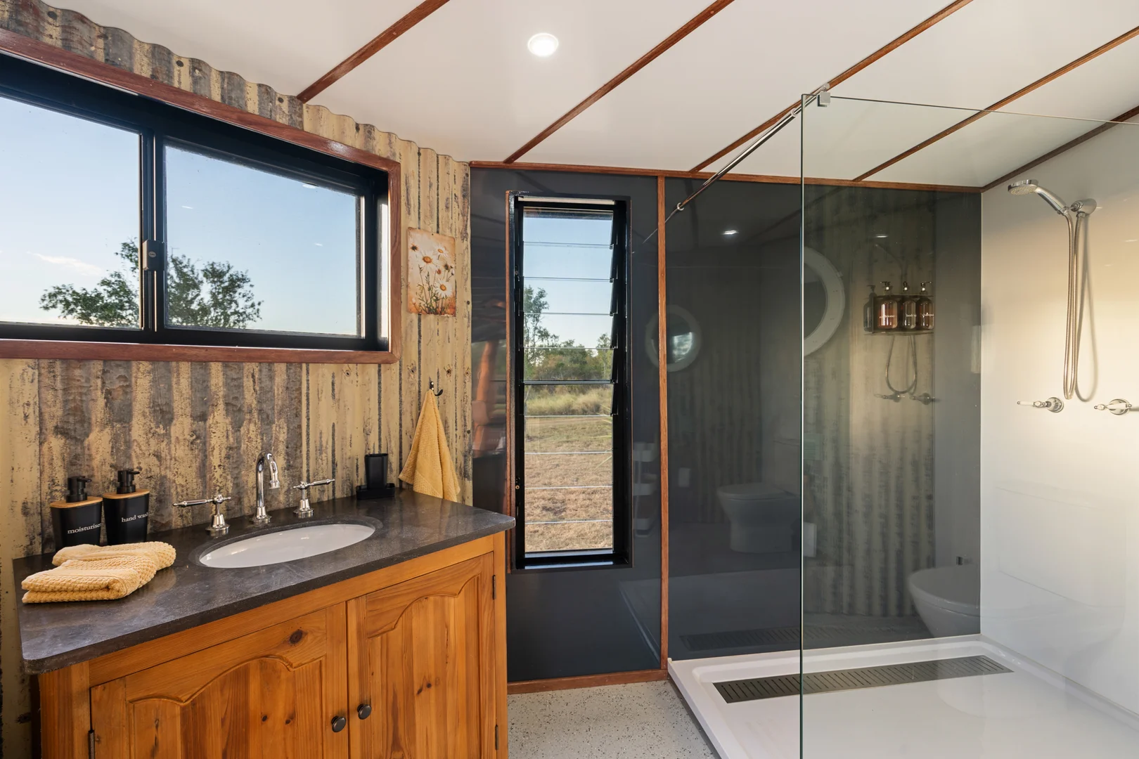 Additional image 25 of 'Figtree Country Retreat' - 70 Petersen Road, Irongate QLD 4356