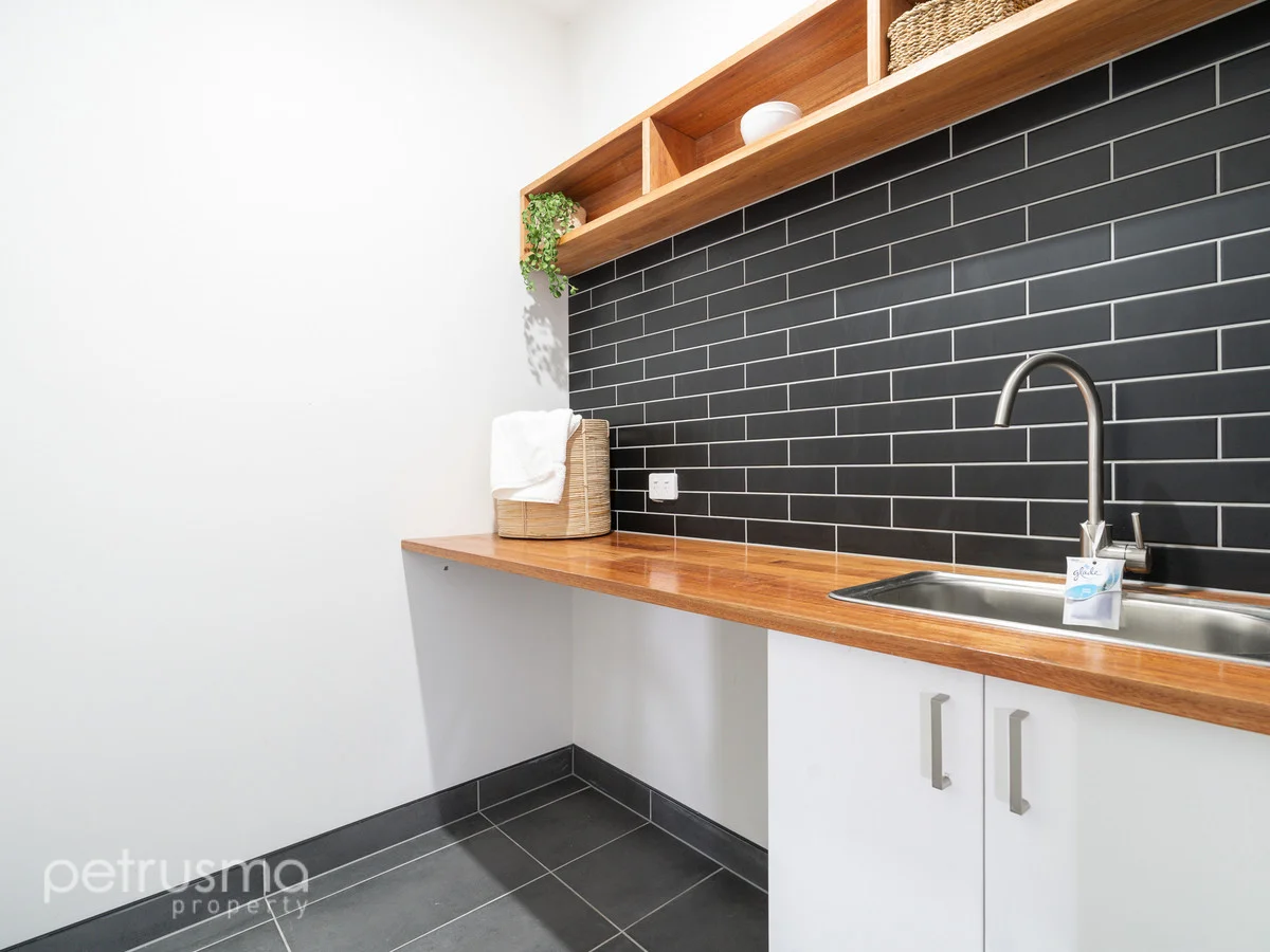 Additional image 16 of 15 Nelumie Street, Lindisfarne TAS 7015