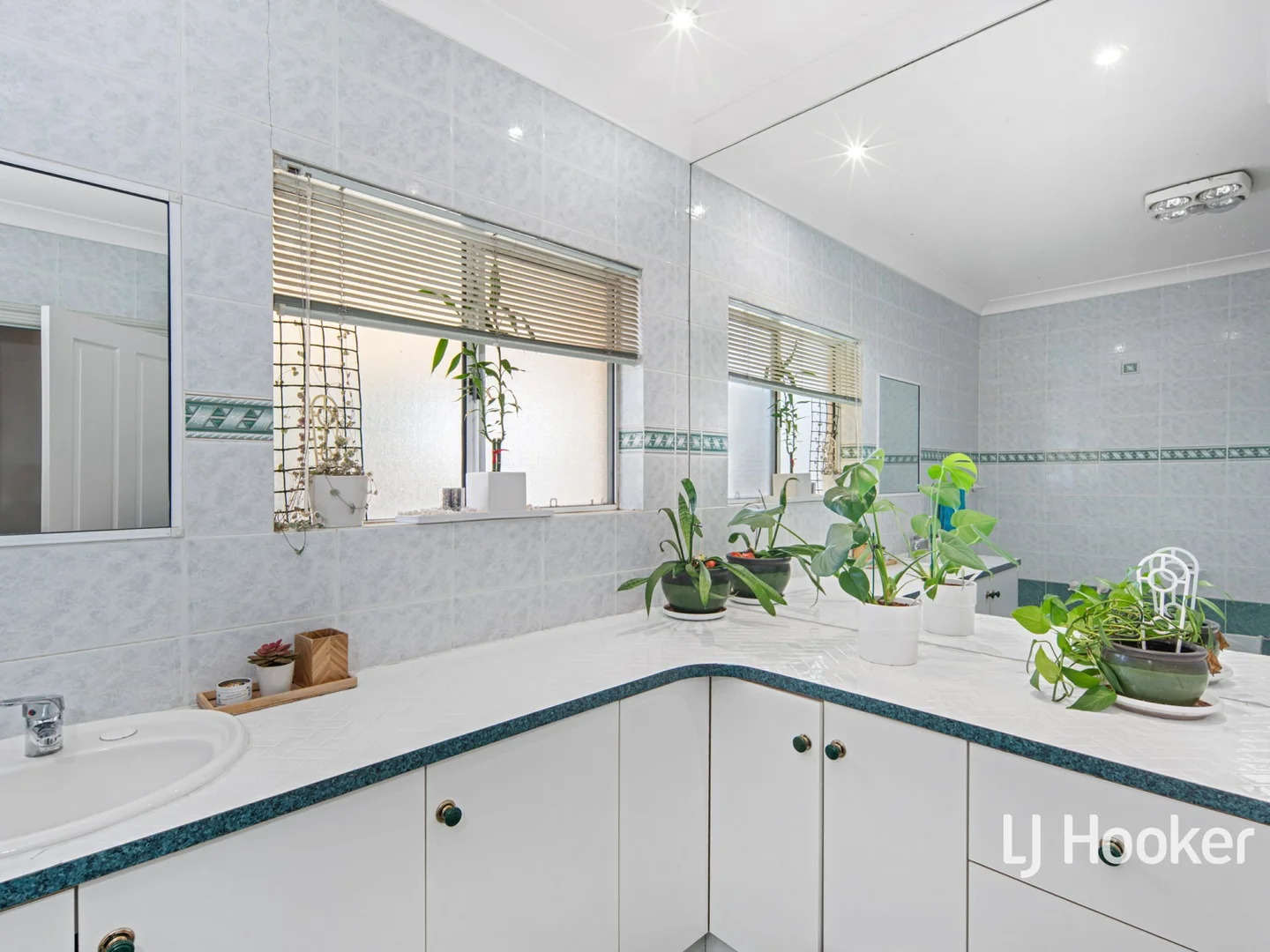 Additional image 18 of 5 Concord Court, Desert Springs NT 0870