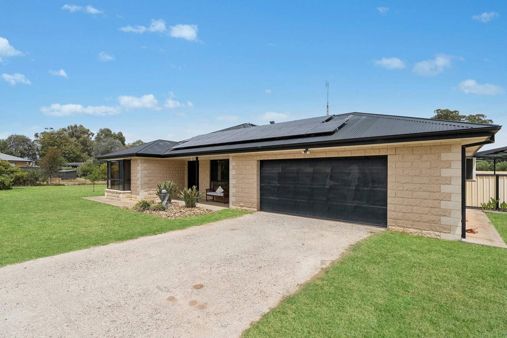 Additional image 2 of 16 Karawatha Drive, Narrandera NSW 2700