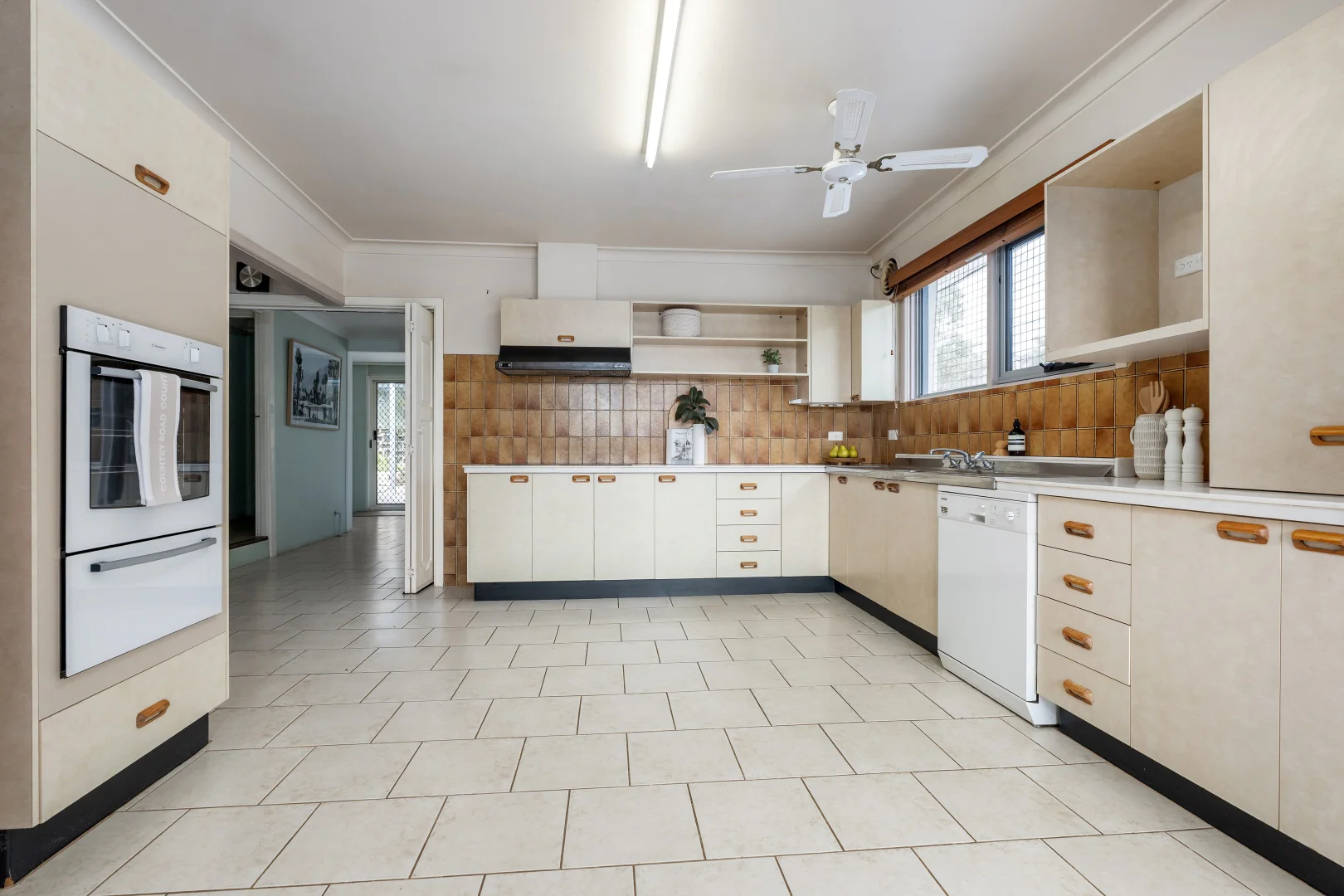 Additional image 7 of 947 Centaur Road, Hamilton Valley NSW 2641