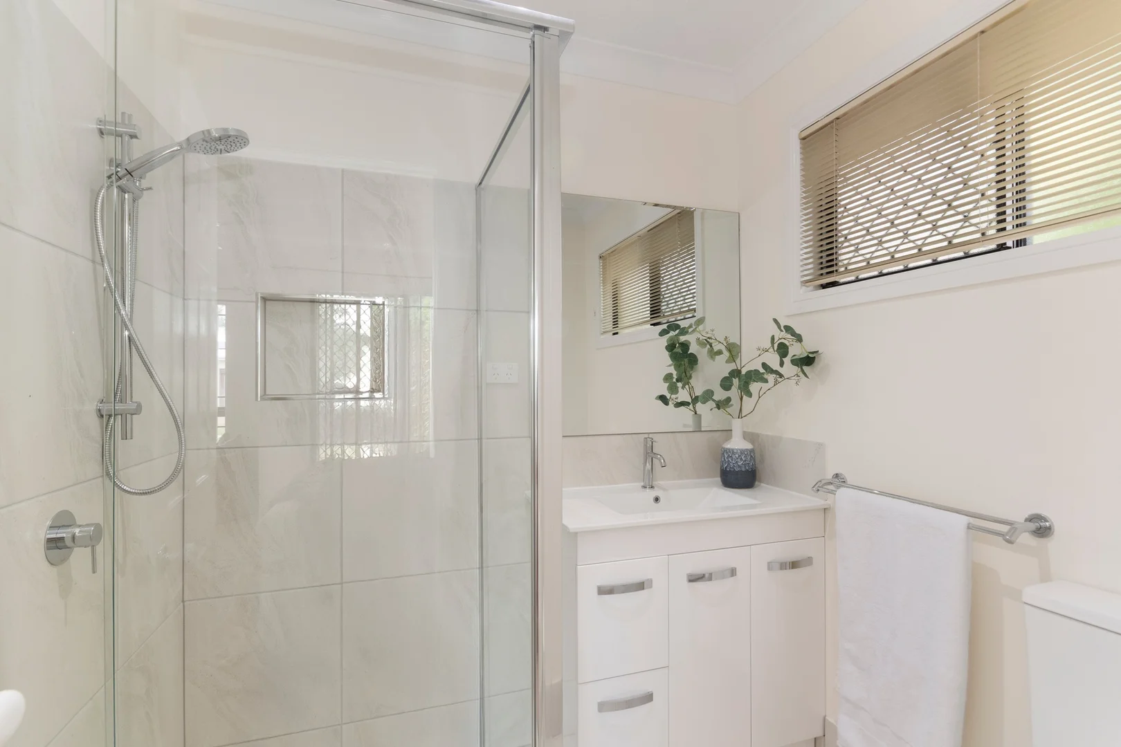 Additional image 8 of 4 Sutherland Street, Annandale QLD 4814