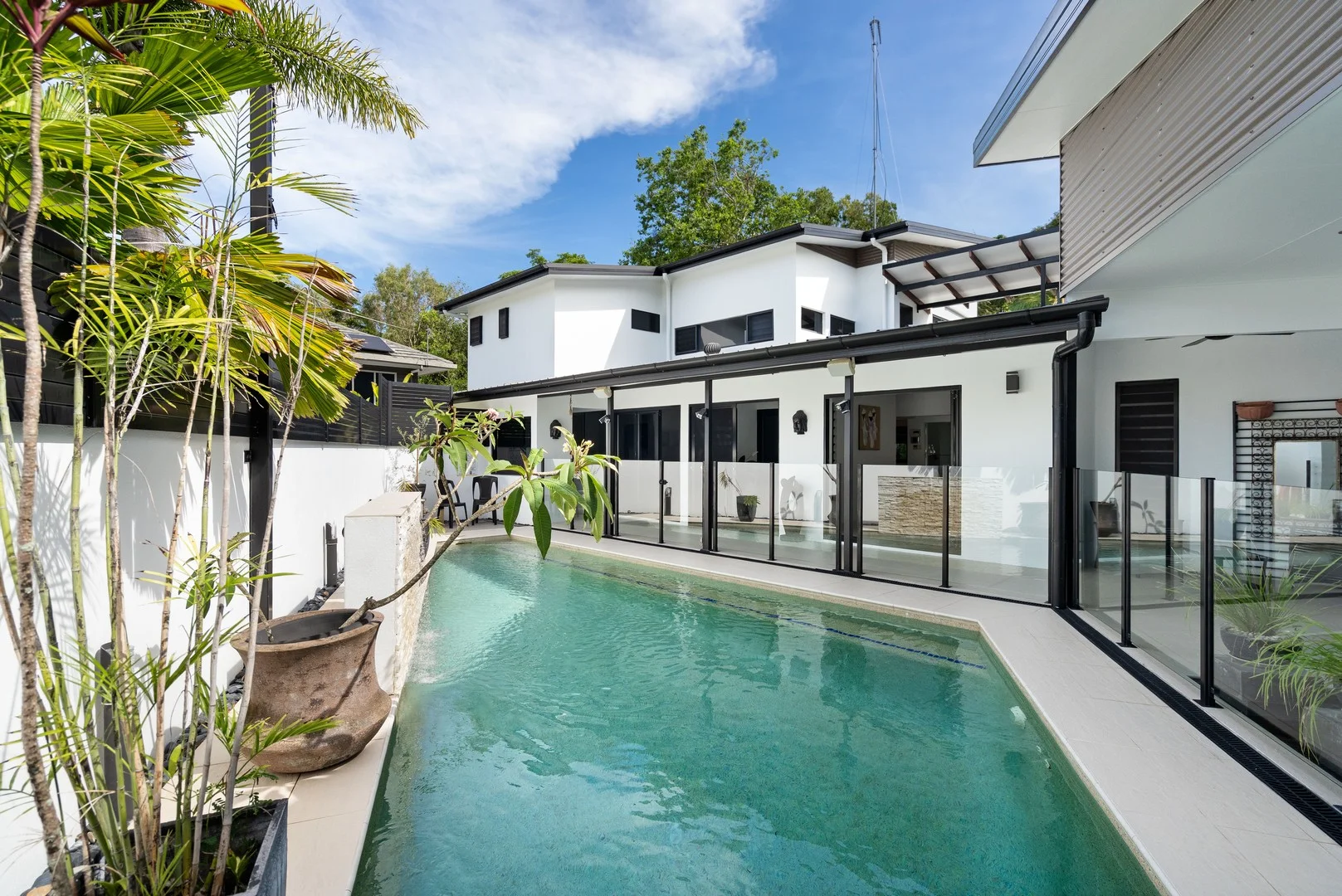 11 Sennfeld Close, Palm Cove QLD 4879
