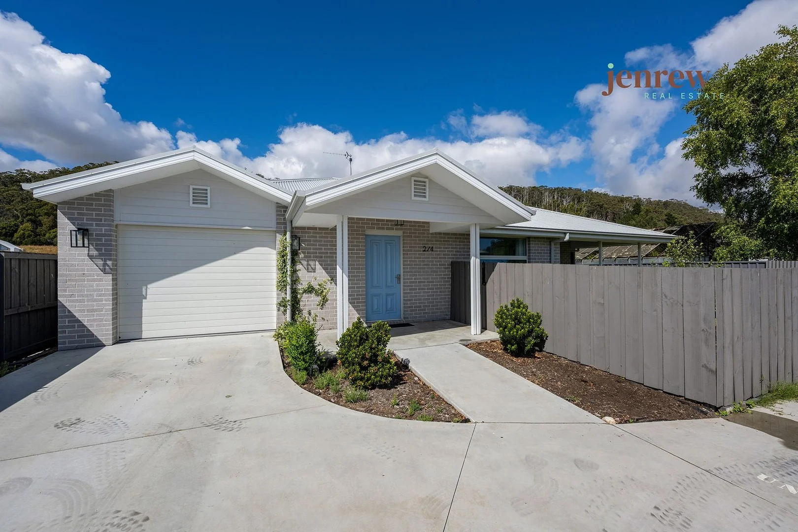 2/4 Griffin Place, Sulphur Creek TAS 7316