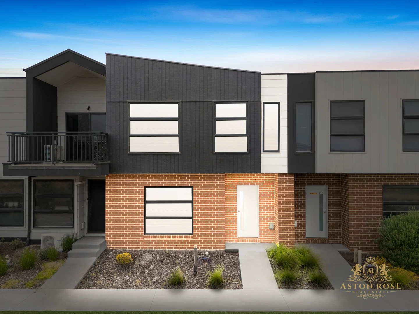 16 Monterey Loop, Clyde VIC 3978