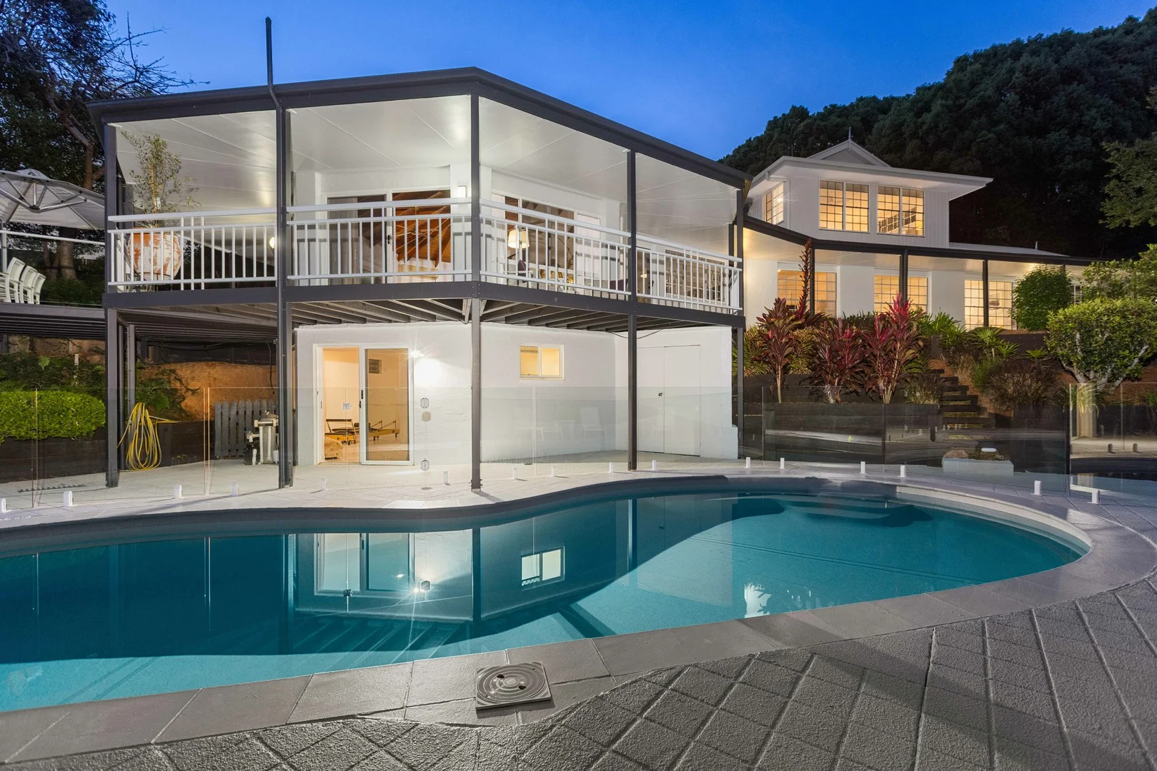 3 Pine Tree Dr W, Lake Macdonald QLD 4563