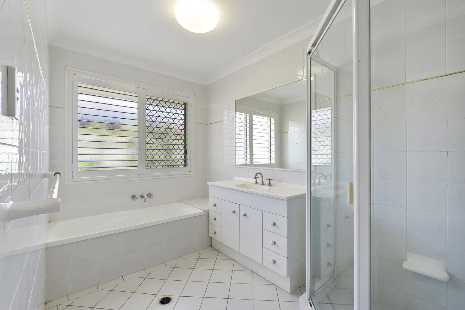 Additional image 21 of 37 Avondale Drive, Banora Point NSW 2486