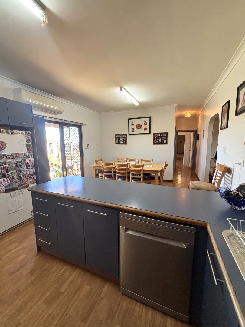 Additional image 17 of 563 & 561 Robinson Street, Carnarvon WA 6701