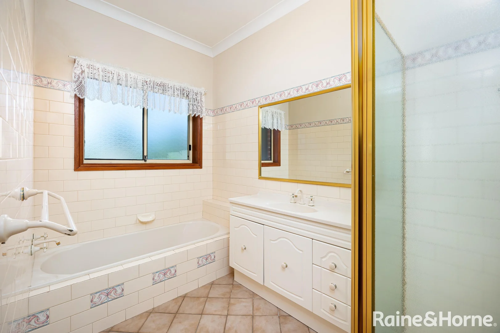 Additional image 11 of 6 Minya Place, Glenfield Park NSW 2650