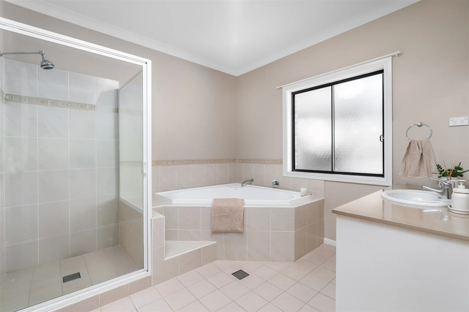 Additional image 28 of 8 Harby Avenue, Burradoo NSW 2576