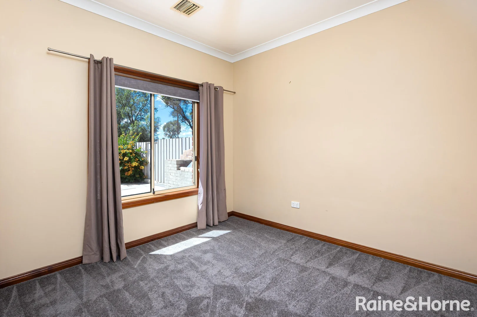 Additional image 9 of 6 Minya Place, Glenfield Park NSW 2650
