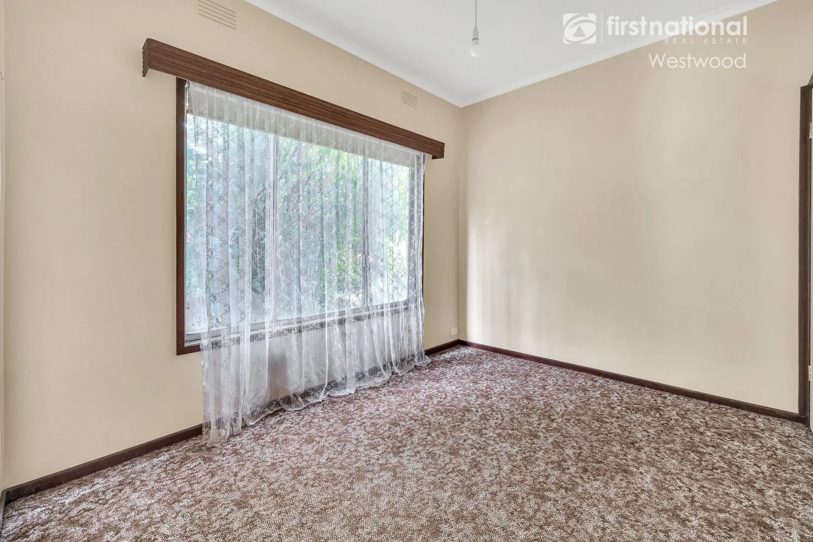29 Chirnside Avenue, Werribee VIC 3030 photo 4