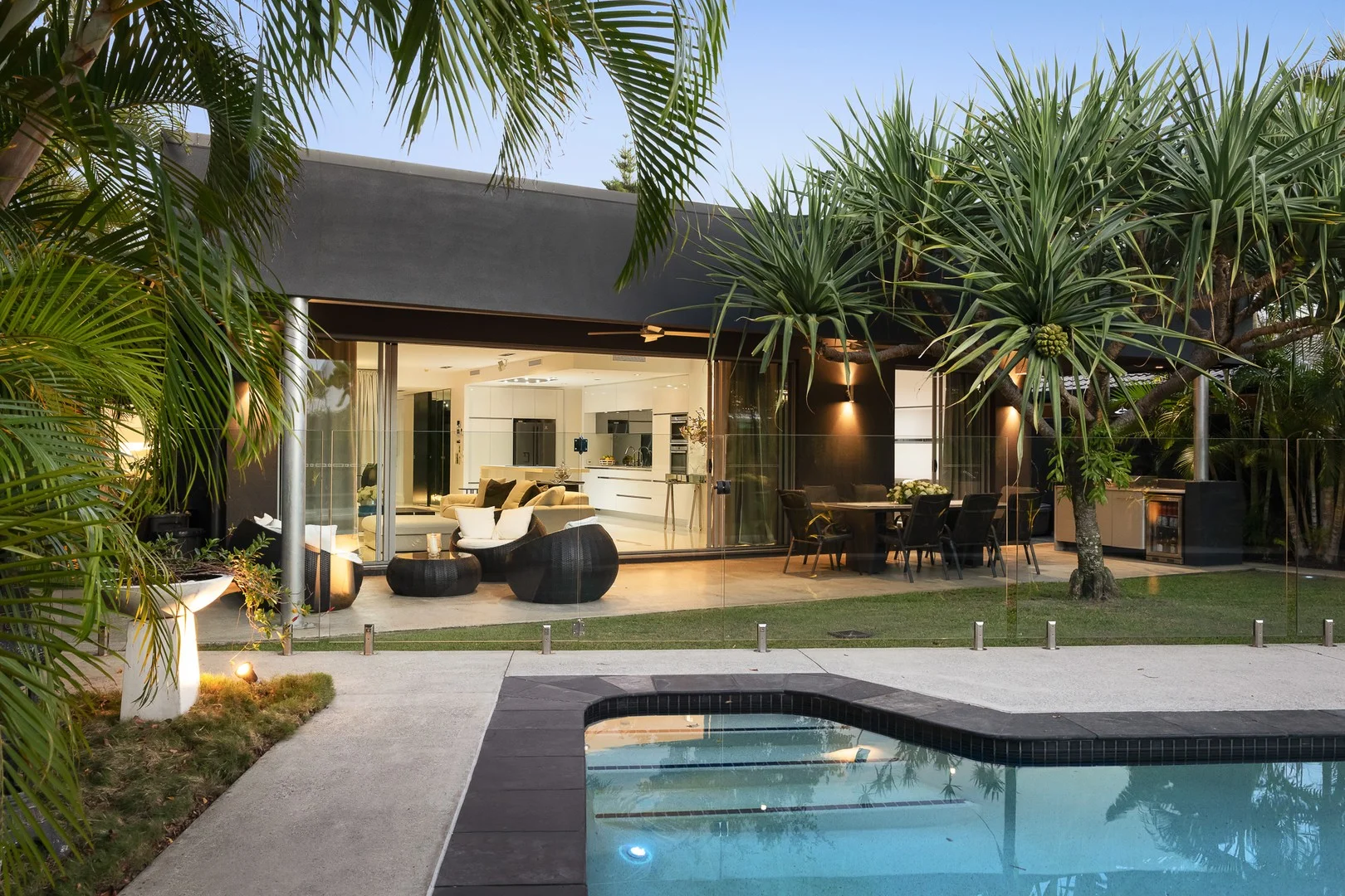 7 Remo Street, Isle Of Capri QLD 4217