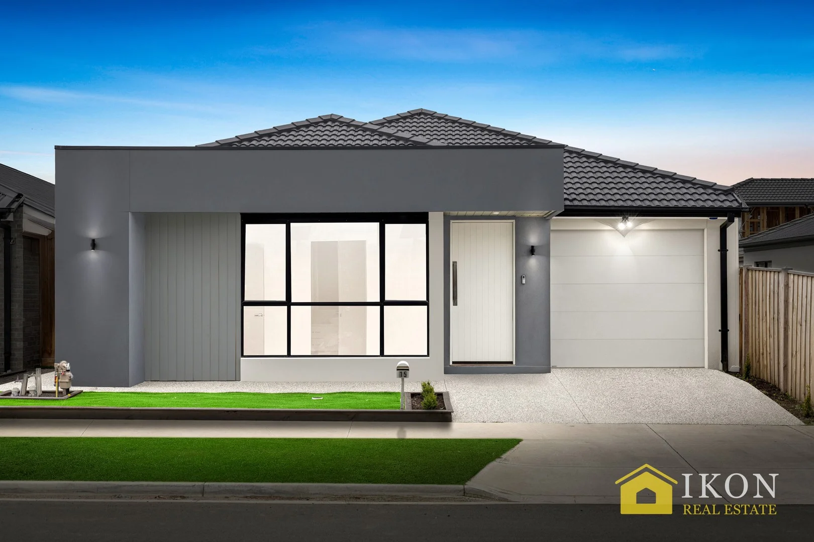 15 HUNTINGTOWER AVENUE, Mickleham VIC 3064