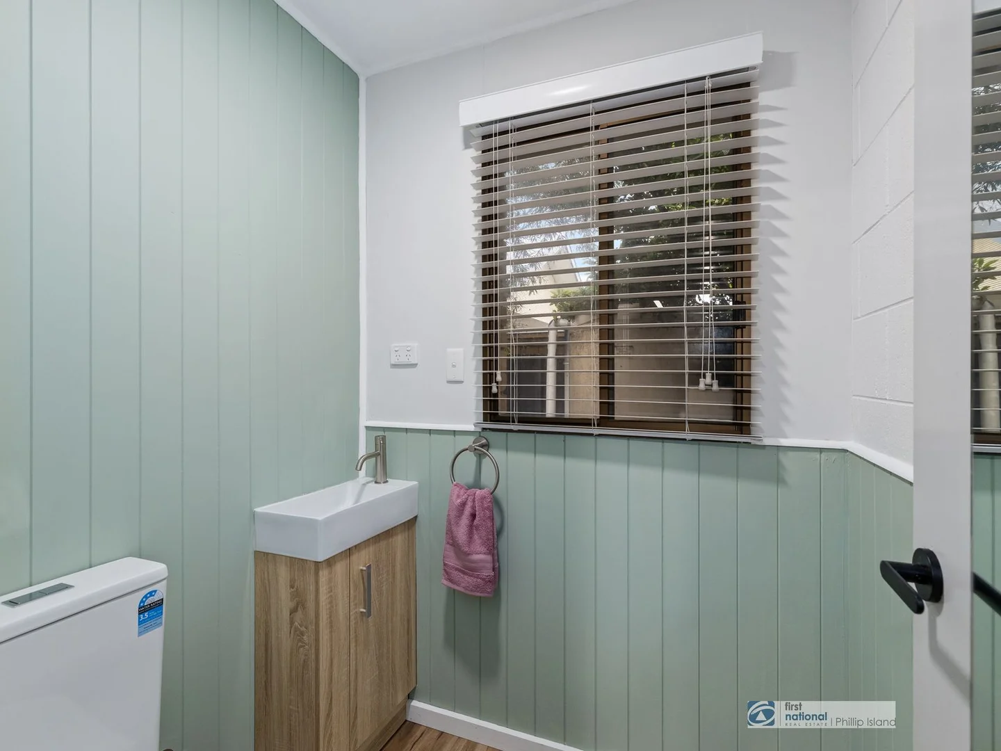 Additional image 11 of 2/2-4 Park St, Cowes VIC 3922