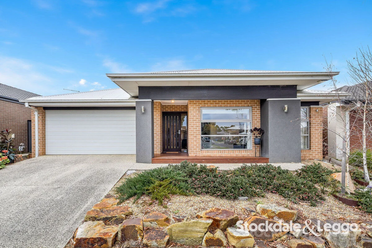 5 Waler Circuirt, Clyde North VIC 3978