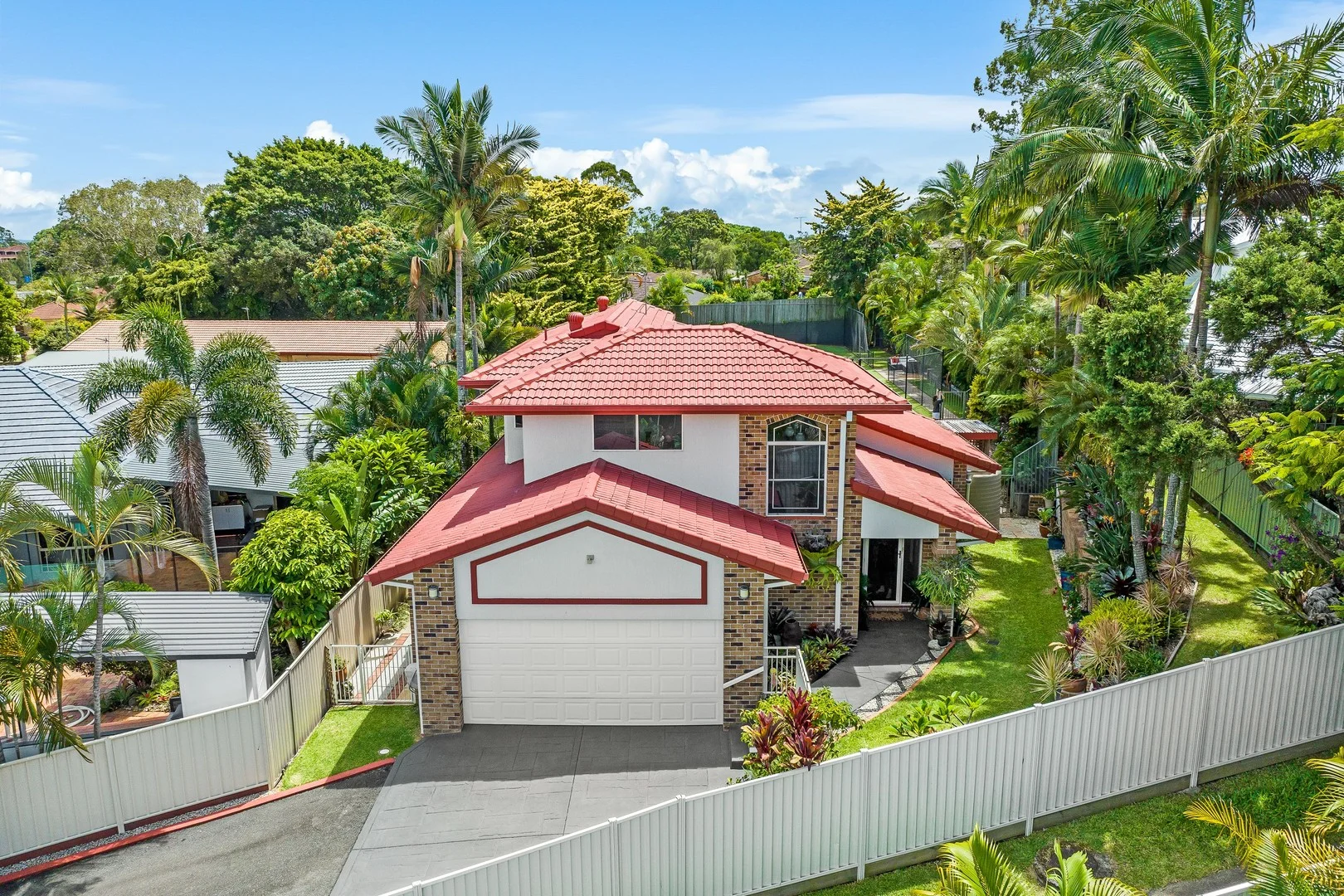 12 Beaconsfield Drive, Burleigh Waters QLD 4220