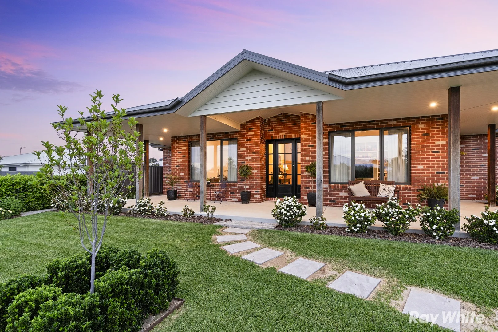 118 Lakehaven Drive, Lake Albert NSW 2650